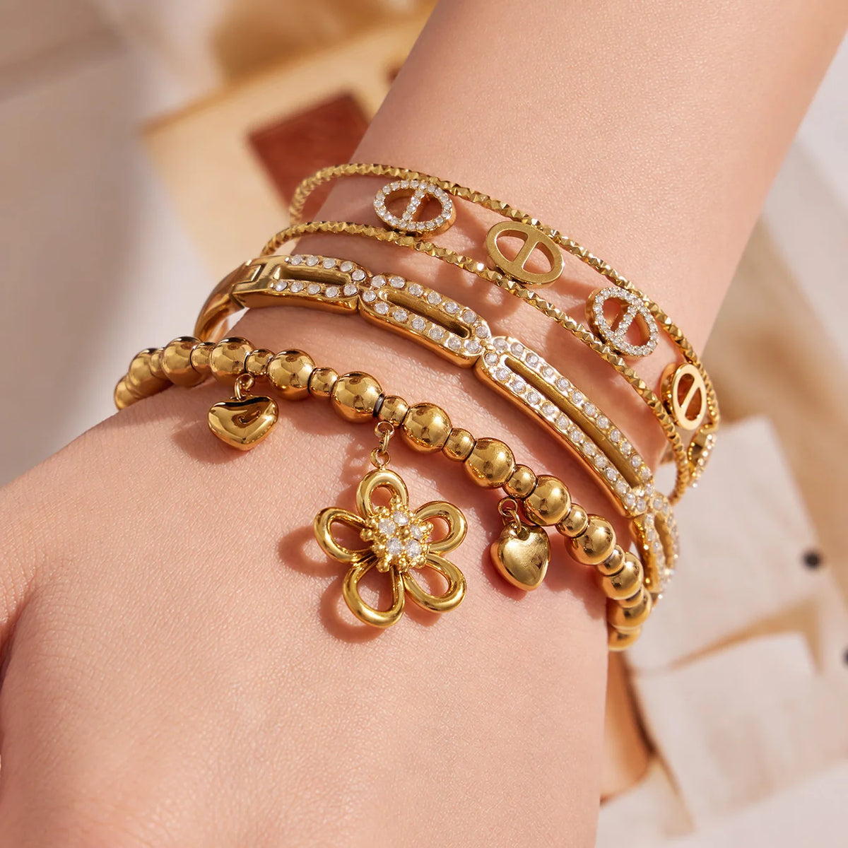 Bracelet Femme 18K Doré – Fleurs, Cœur & Zircon